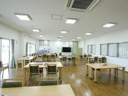 広々とした明るい多目的室