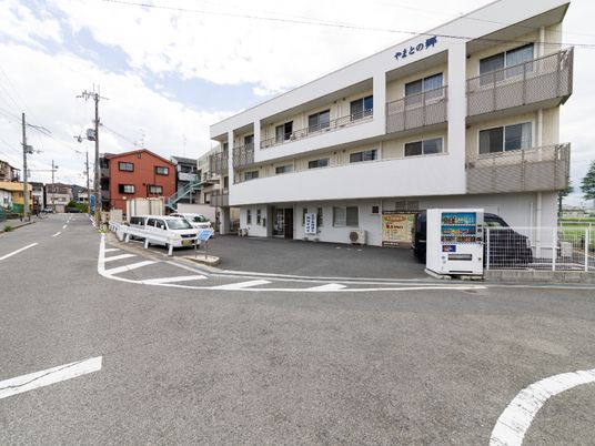 清潔な外観のビル