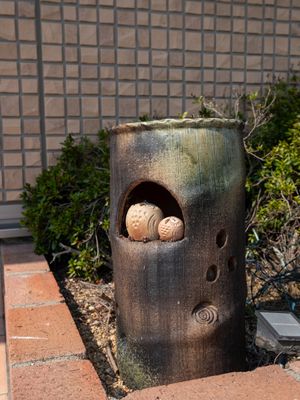 お庭の焼き物装飾
