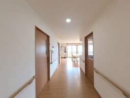 居室へと続く廊下