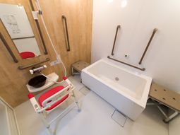 バリアフリー対応の浴室