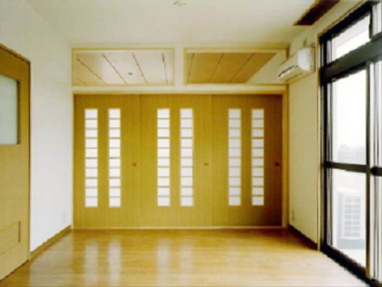明るい和室の居室