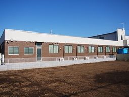 新築された建物の外観