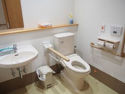 バリアフリーのトイレ設備