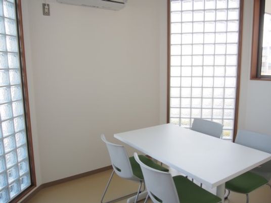 明るく清潔な居室