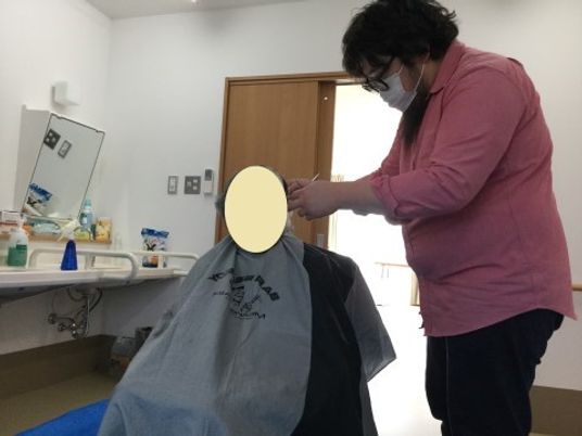 理美容室でのケアシーン