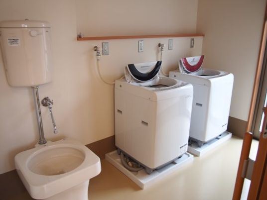 洗濯機とトイレの部屋