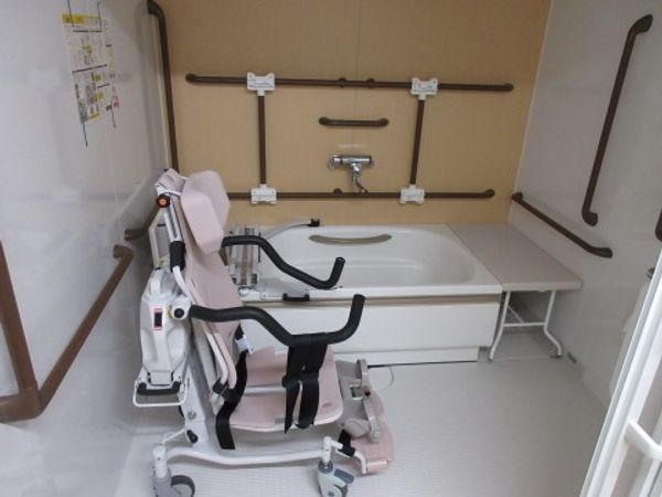 バリアフリーの浴室設備