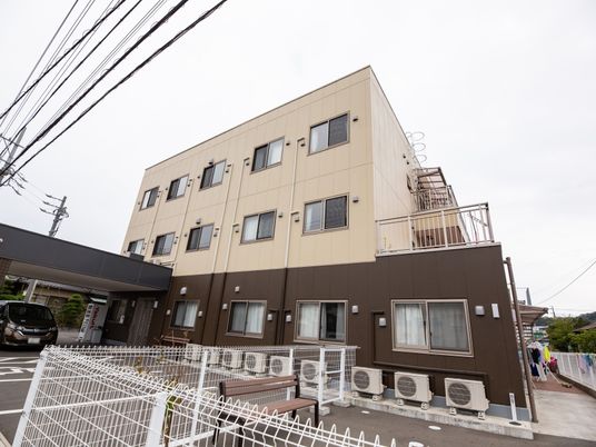 多階層の建物外観