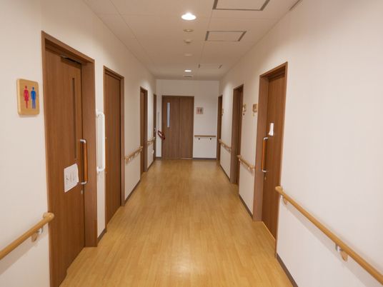 清潔感のある廊下の風景