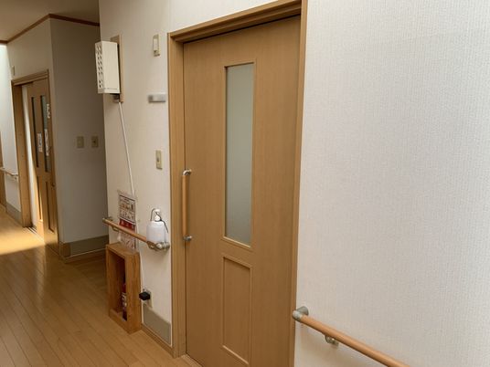 手すり付きの廊下
