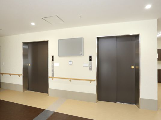 清潔なエレベーター廊下