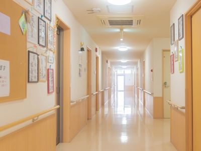 整備された施設の廊下