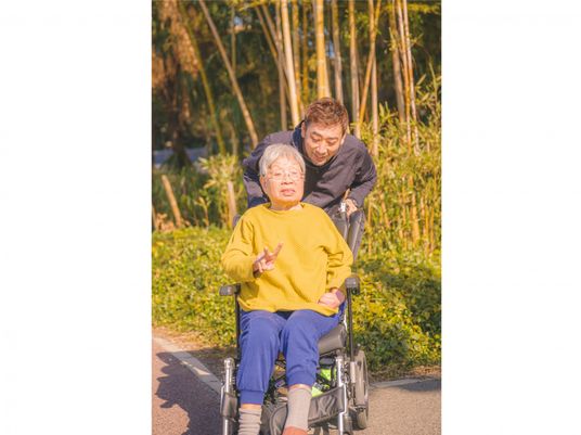 自然を楽しむ二人