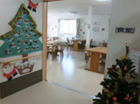 クリスマス飾りの食堂
