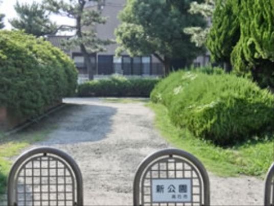 緑豊かな施設エントランス