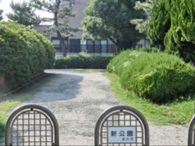 緑豊かな施設エントランス