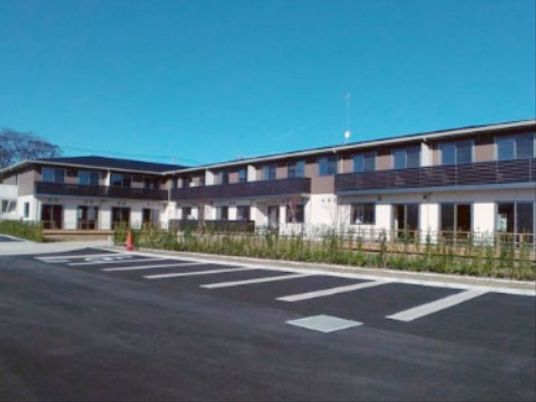 広々とした施設外観