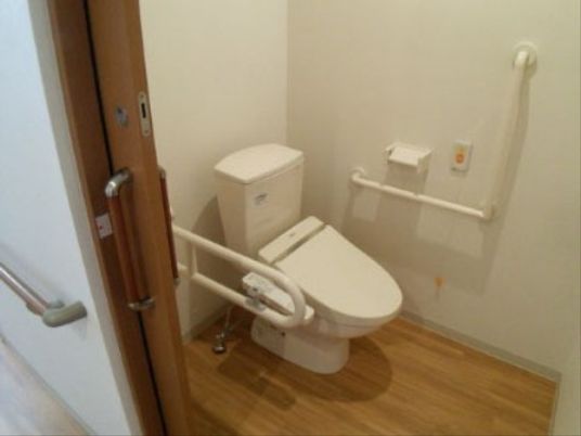 手すり付きトイレ設備