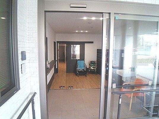 エントランスの広々とした空間
