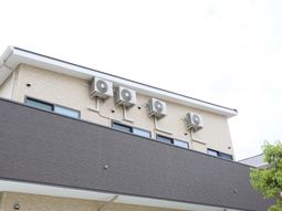 清潔なビルの外観