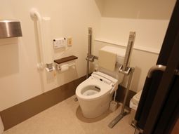 バリアフリー設計のトイレ