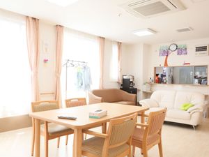 明るいリビングの一角