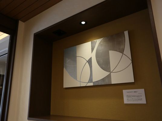 アート作品を展示する壁面