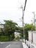 静かな街並みの通り