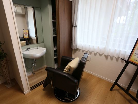 理美容室のシンプルな椅子