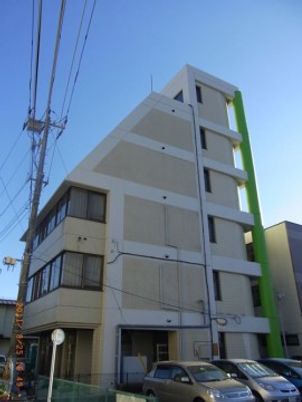 都会の明るい外観