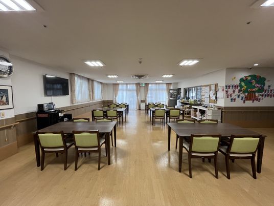 広々としたダイニングルーム