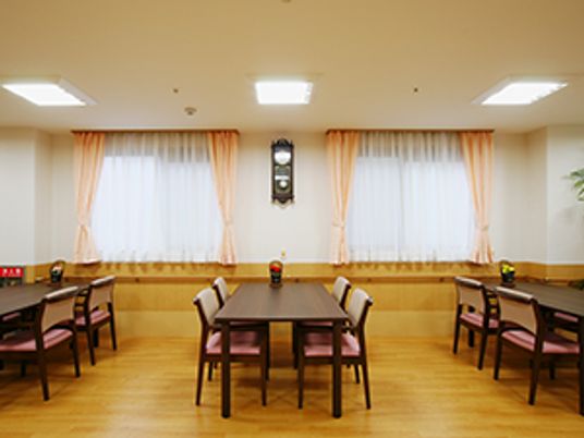 自然光が入るダイニングルーム