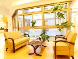 暖色系統装飾のリビング