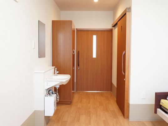 清潔な洗面所と廊下