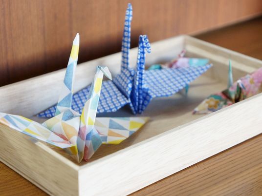 色とりどりの折り鶴