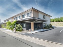 清潔感のある建物エントランス