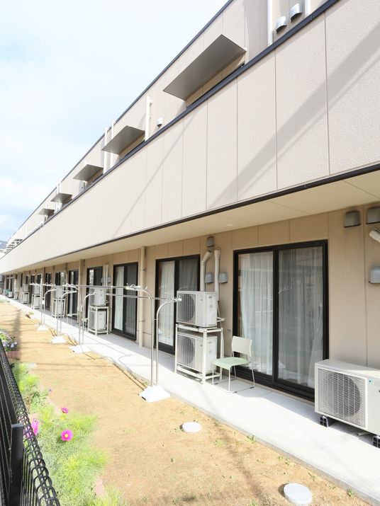 バルコニー付きの建物
