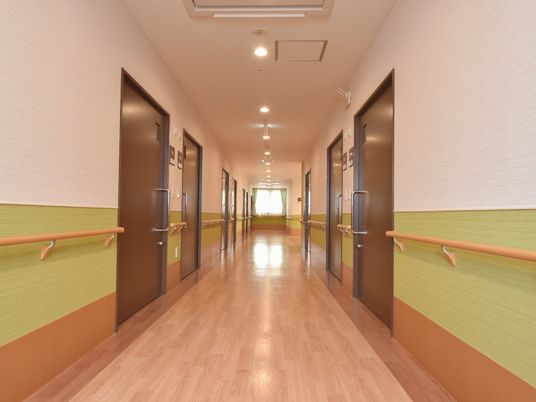 明るく広い廊下