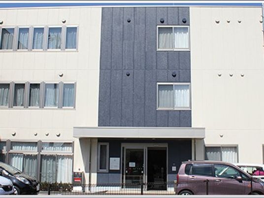 建物正面の外観  