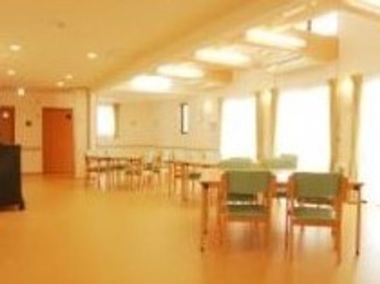 明るい共通リビングエリア