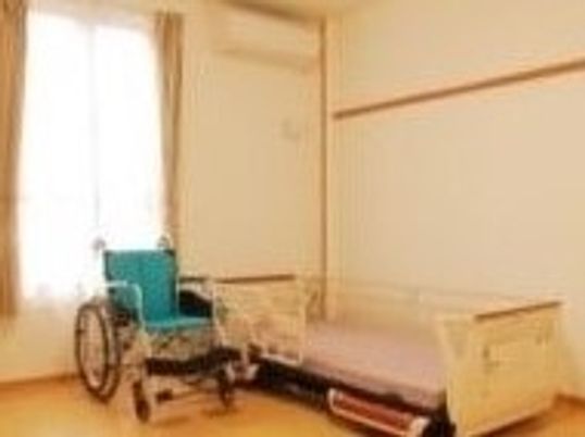 明るい個室の居室