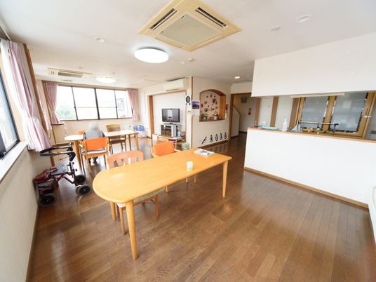 広々明るい共有スペース