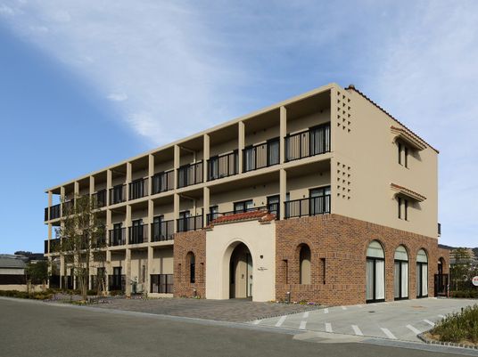 朝日を浴びる居室