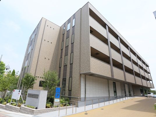 モダンな建物外観
