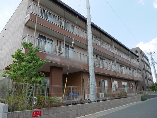 落ち着いた雰囲気の建物