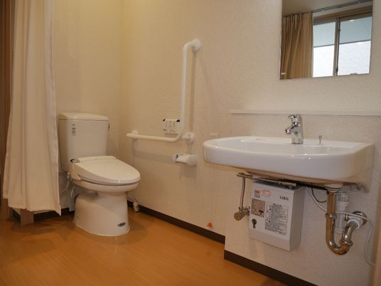 清潔な洗面所とトイレ