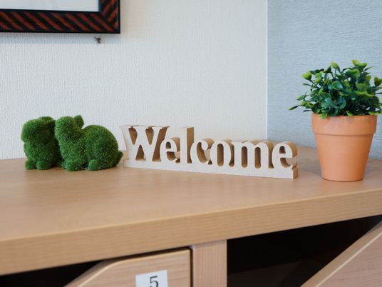 ウェルカムオブジェと観葉植物