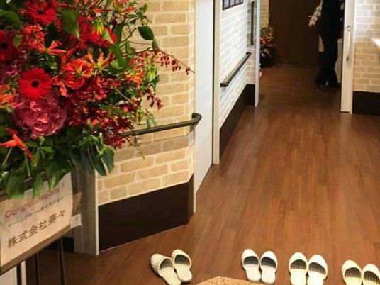 廊下に飾られた花