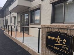 新しい建物の外観